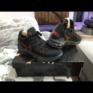 Nike black Lebron XVII Low